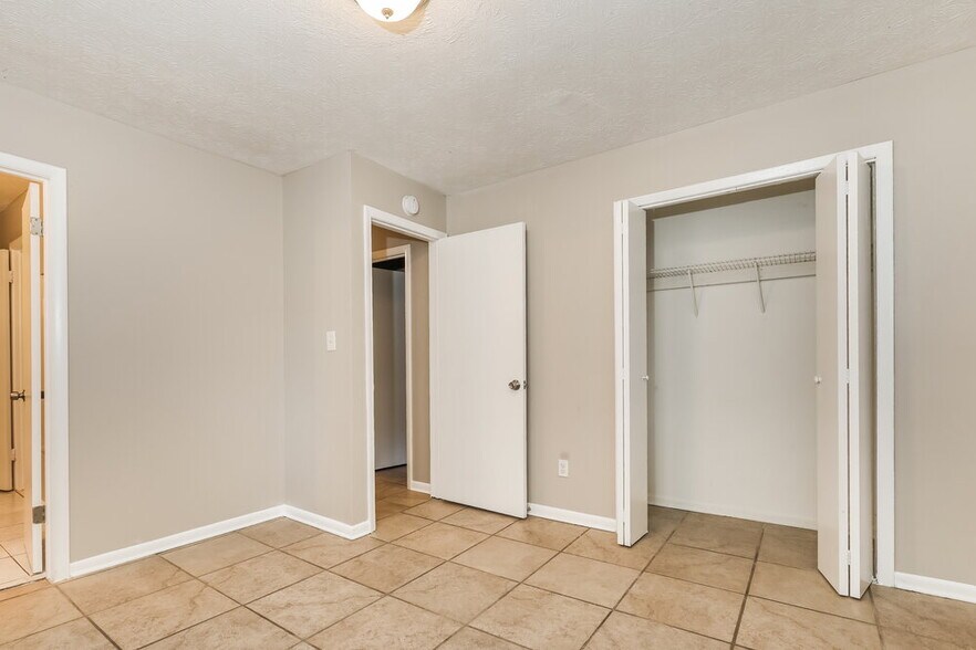 Building Photo - 8486 Magnolia Dr