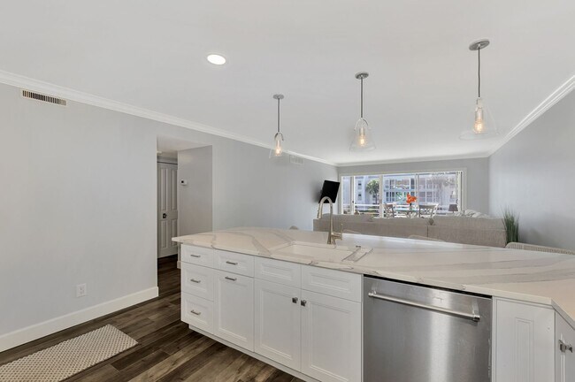 Building Photo - LUXURY LONGBOAT LIVING AT IT’S FINEST! AVA...