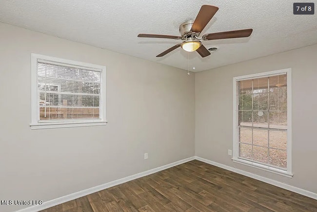 Building Photo - 3102 Longwood Dr