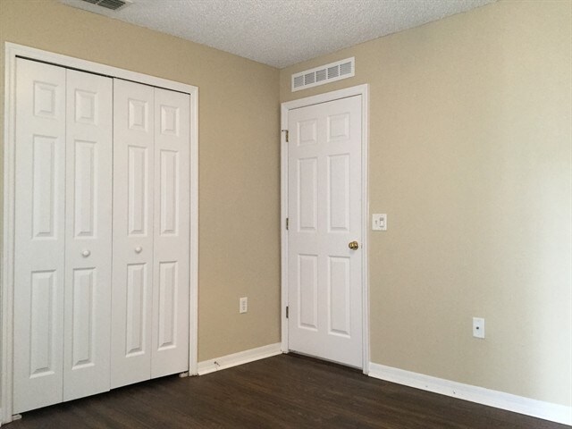 Building Photo - 1959 Alambra Cir