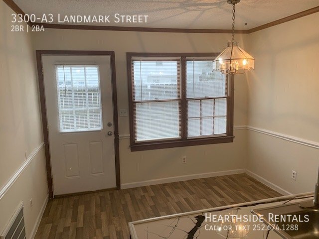 Building Photo - 2 Bed 1.5 Bath Townhouse on Landmark St.