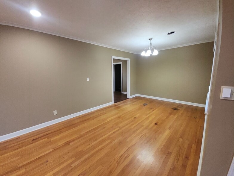 Building Photo - 457 Wallace Rd