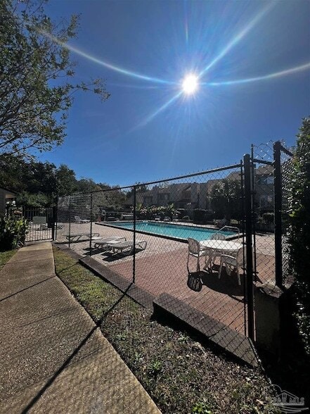 Building Photo - 923 Brookside Pl