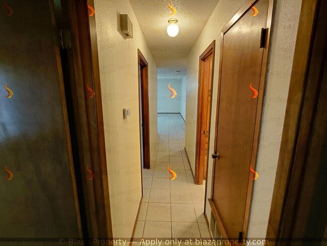 Building Photo - 3 Bed 2 Bath Home with a Garage For Rent