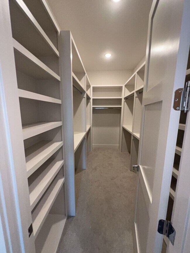 Building Photo - 2414 Gray St