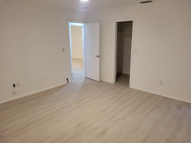 Building Photo - 3511 Jaffa Dr