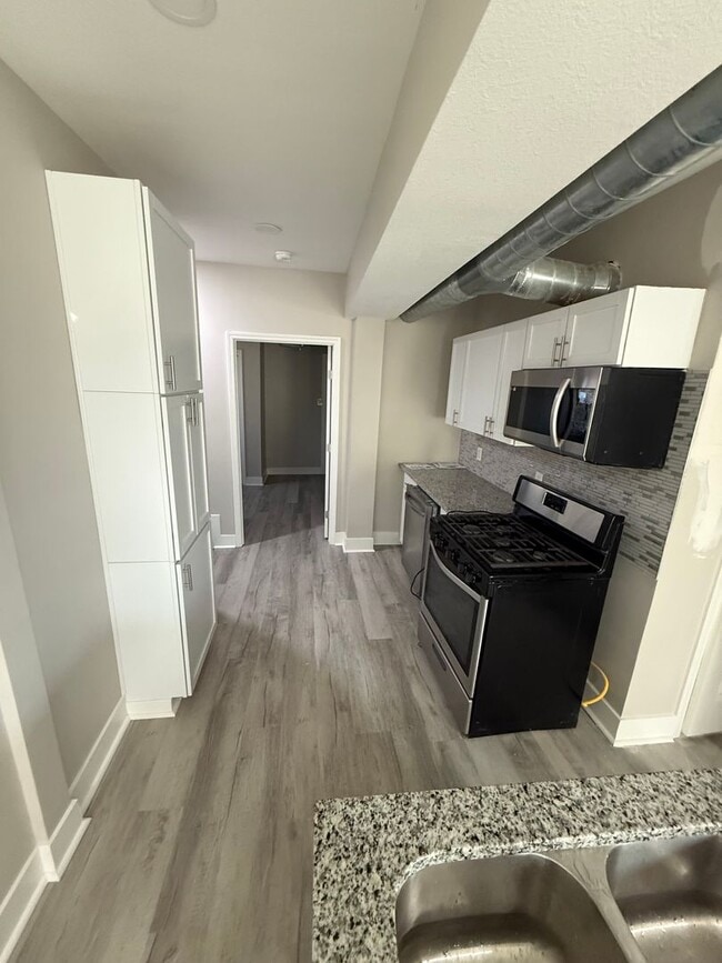 Building Photo - Beautifully Remodeled 3 Bedroom, 3 Bath Home for Rent!