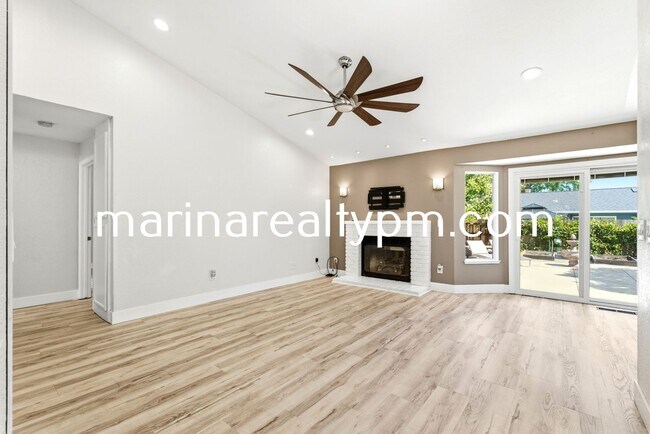 Building Photo - Home Sweet home-Beautiful remolded 3 bedroom 2 bathroom