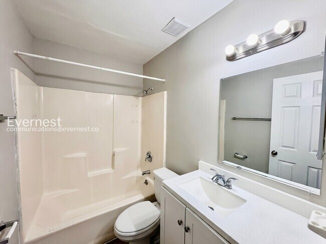 Building Photo - 3062 St Paul Dr