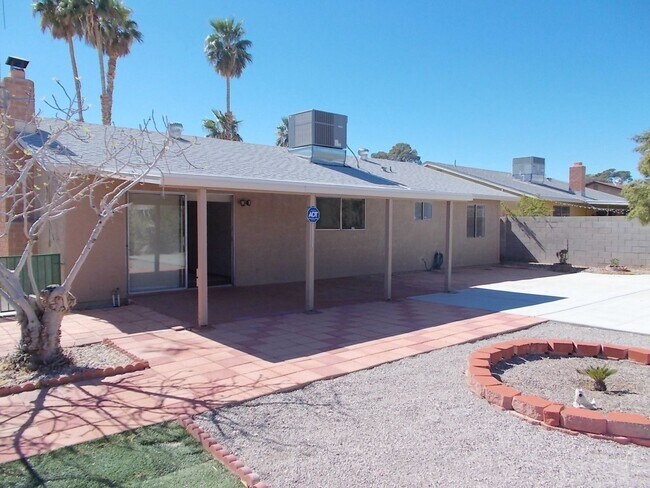 Building Photo - 4-Bedroom Home with Spacious Backyard