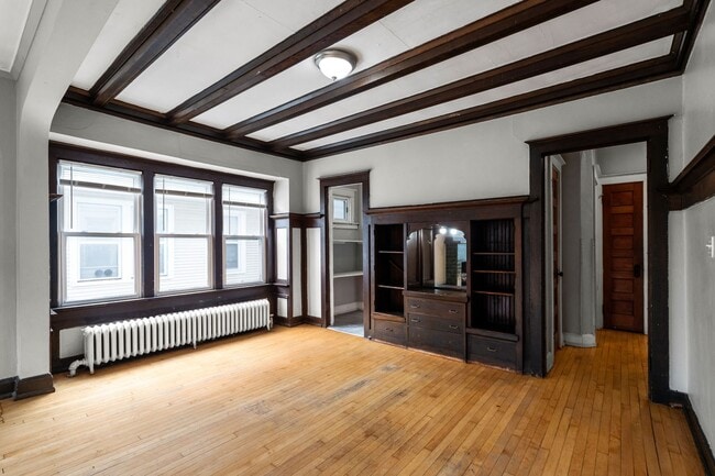 Building Photo - Maryland Upper steps to UWM