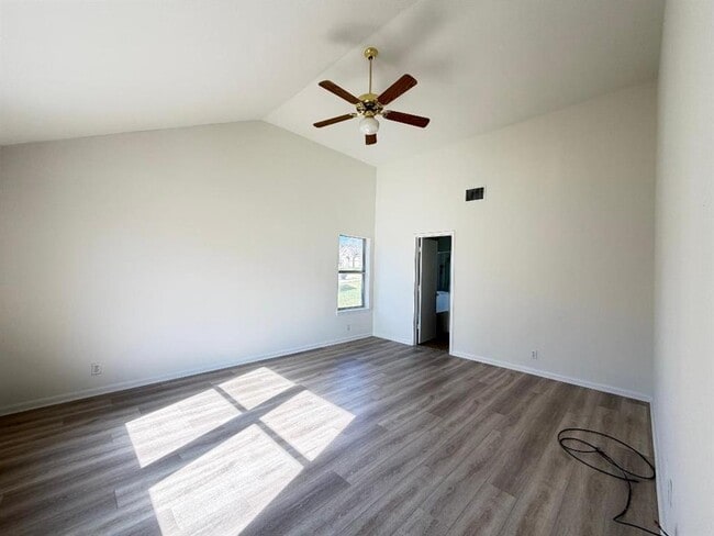 Building Photo - 1913 Overland Dr