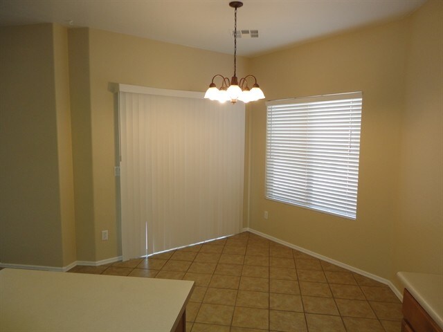 Building Photo - 420 E Palomino Way