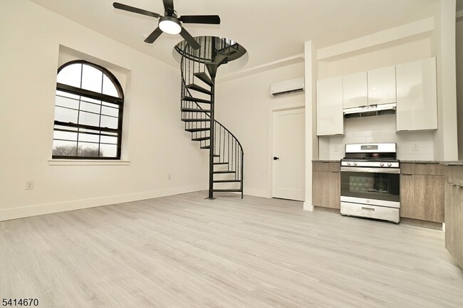 Building Photo - 536 Central Ave