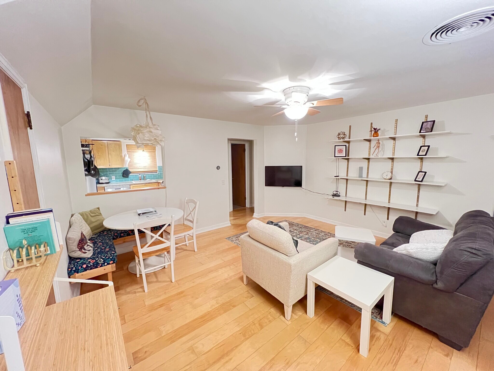 Building Photo - 409 Palomino Ln