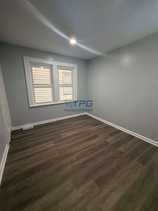 Building Photo - 134 Dewey St