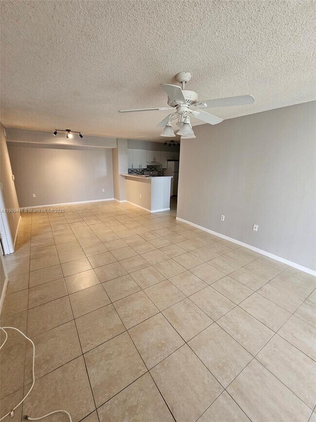 Building Photo - 7872 Sonoma Springs Cir