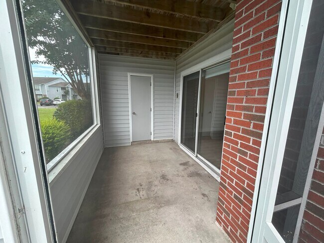 Building Photo - First floor 2 bedroom/2 bathroom condomini...