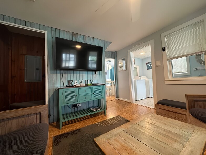 Building Photo - 108 W Grand Ave