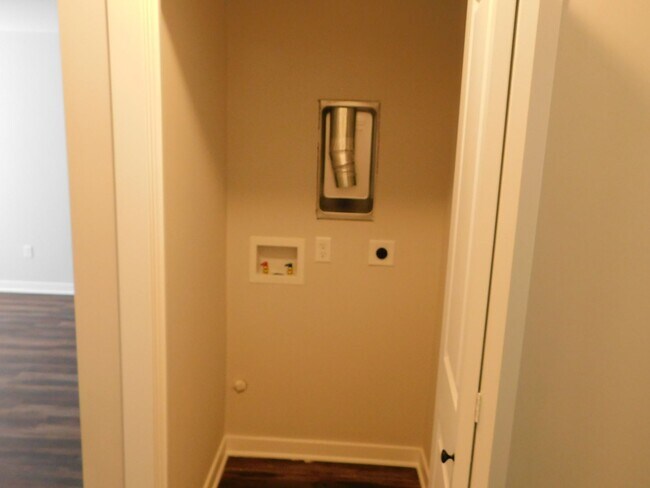 Building Photo - Cozy 2 bedroom/1 bath home in El Dorado