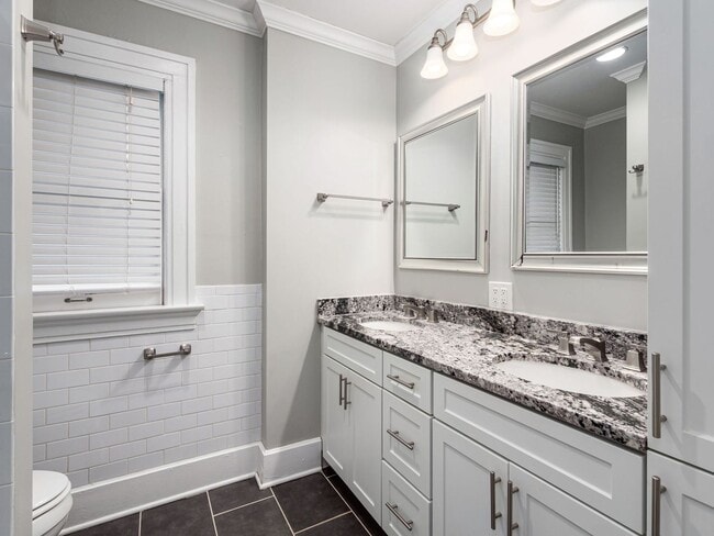 Building Photo - Central German Village Location!