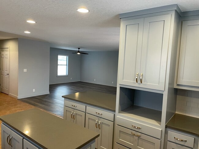 Building Photo - 9969 Glen Rd