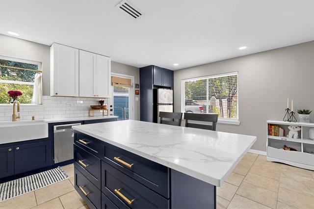 Building Photo - 10018 Olmos Dr