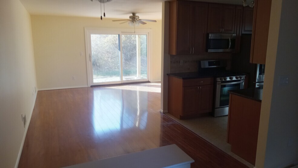 Building Photo - 1311 Spruce Hills Dr