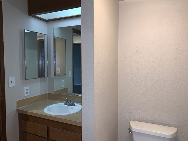 Building Photo - Beautiful 3Bd/1.5 Ba Federal Way Home.