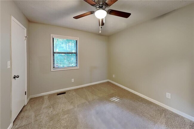 Building Photo - 4094 Maxanne Dr NW
