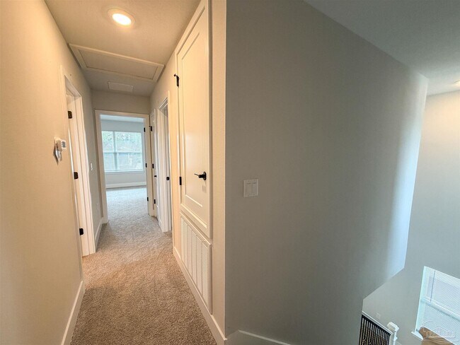 Building Photo - 8049 Westpointe Ln