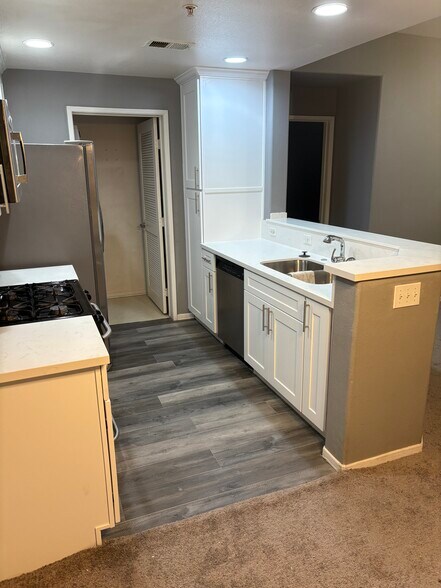 Building Photo - 1864 Opaline Pl #423