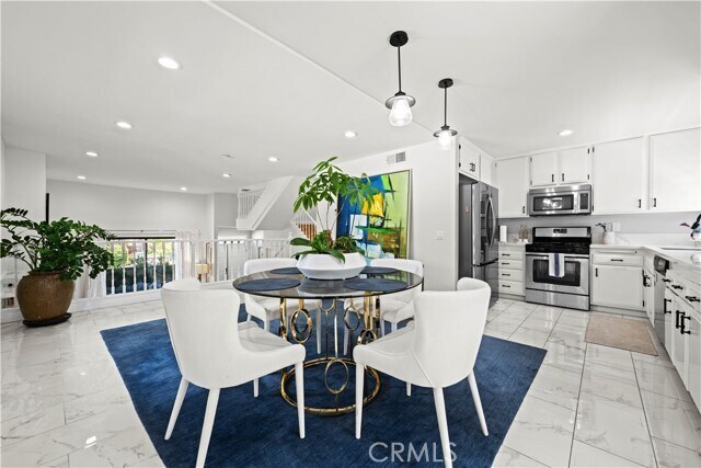 Building Photo - 2450 E Del Mar Blvd