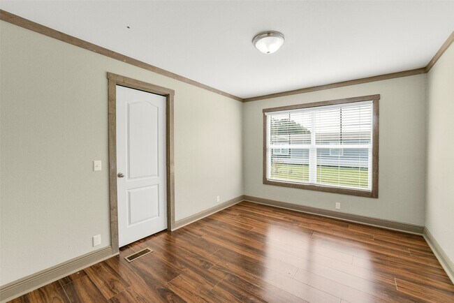 Building Photo - 1566 County Rd 610