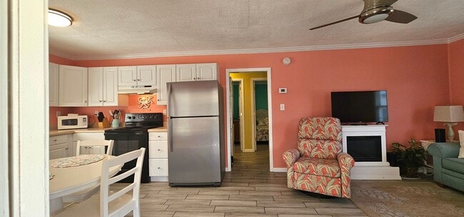 Building Photo - Cozy Cottage – Just 1 Block from the Beach