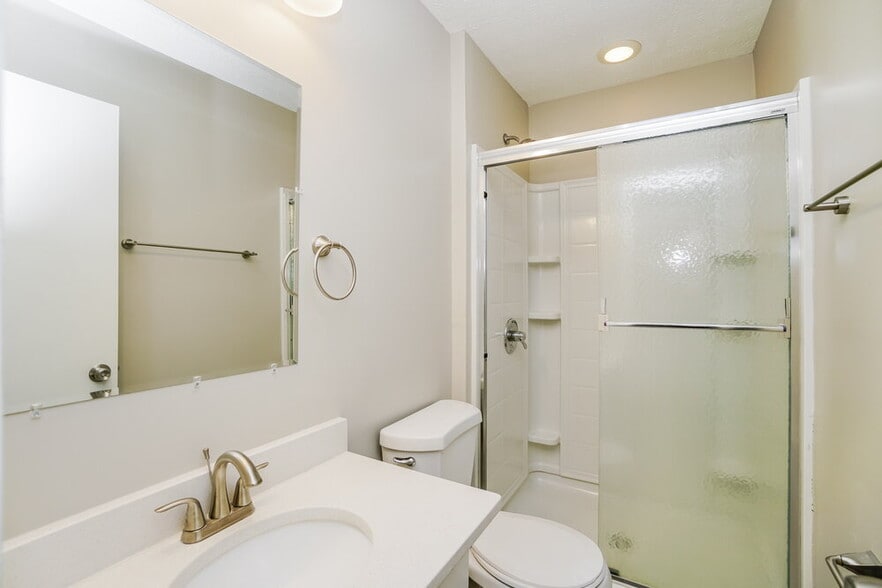 Building Photo - 490 Durham Ln