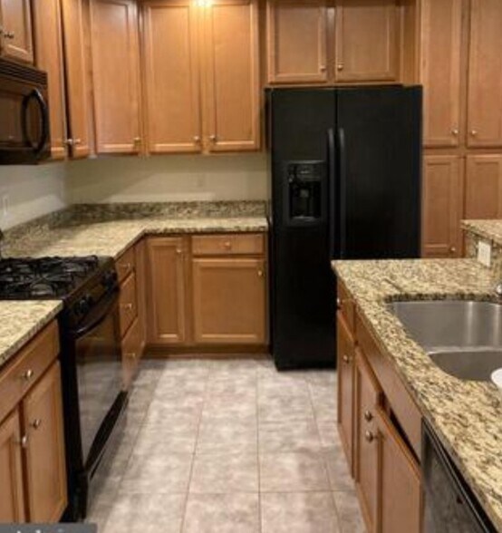 Kitchen - 2627 Eastbourne Dr
