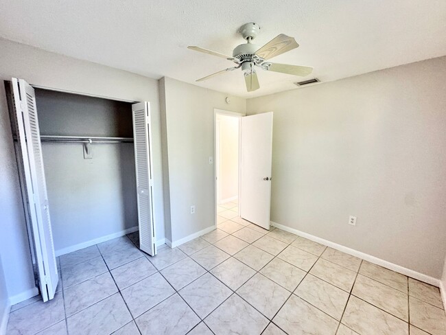 Building Photo - ** BONITA SPRINGS ** 2 BED / 1 BATH ** WES...