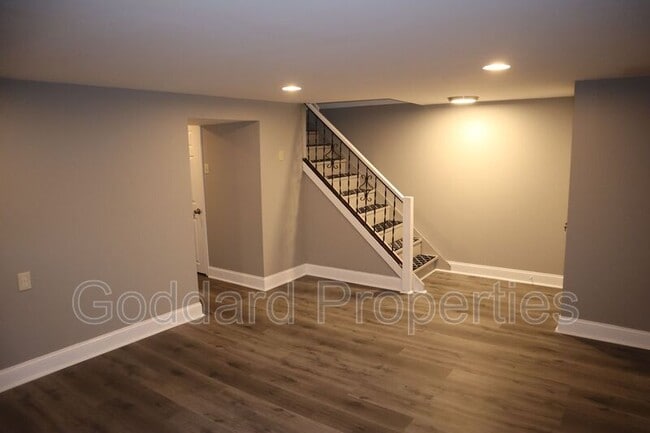 Building Photo - 5916 Northwood Dr