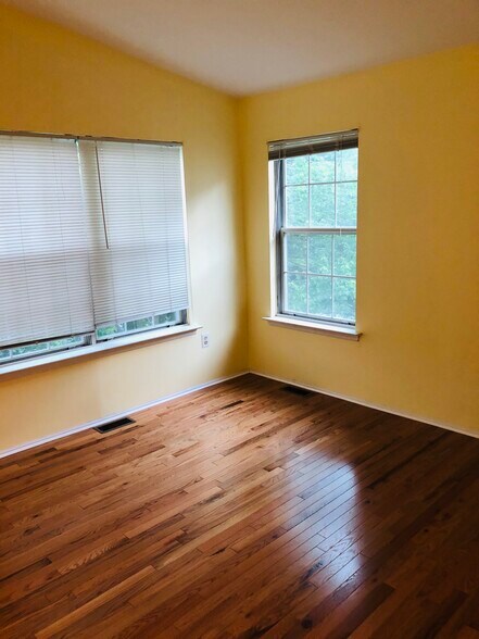 Building Photo - 6122 Cedar Ct