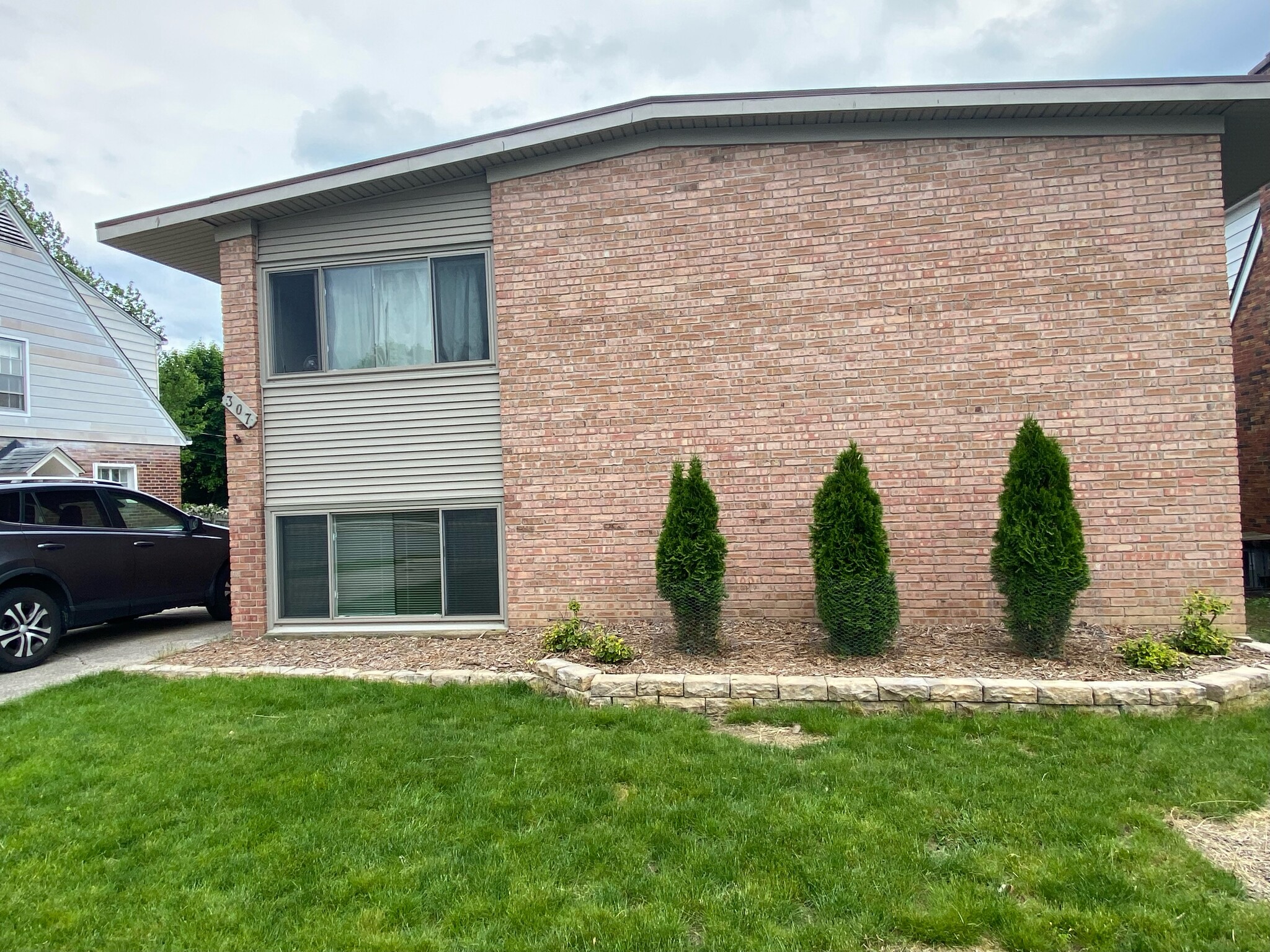 Exterior - 307 Potter Ave
