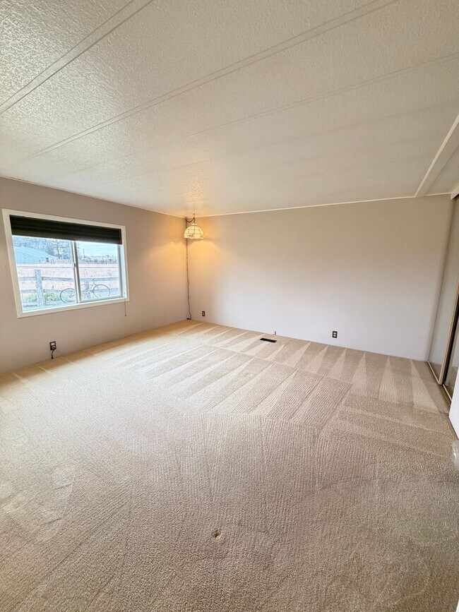 Building Photo - 13324 Rd 5 SE