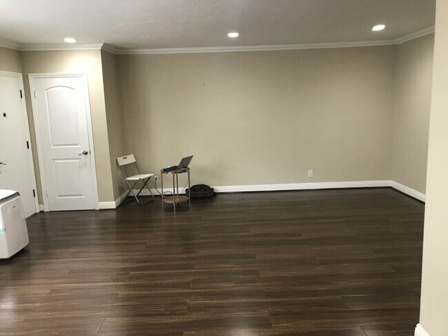 Building Photo - 1126 N Central Ave