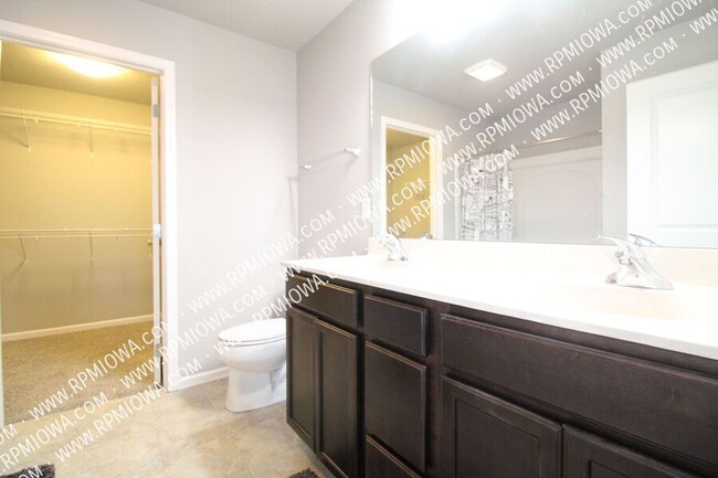 Building Photo - 633 Newport Pl