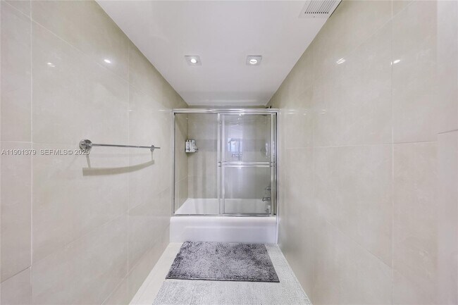 Building Photo - 2333 Brickell Ave