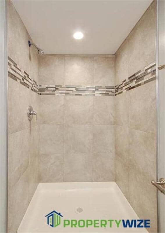 Building Photo - 2214 Redthorn Rd