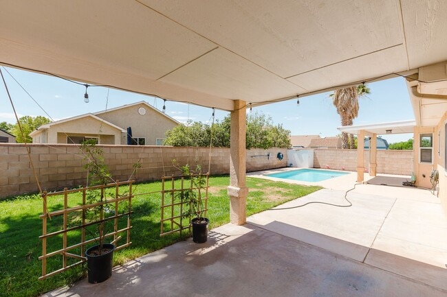 Building Photo - MOVE IN SPECIAL: $500 off the First Month ...