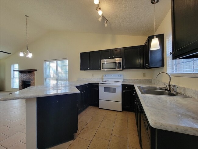 Building Photo - 833 Colchester Dr