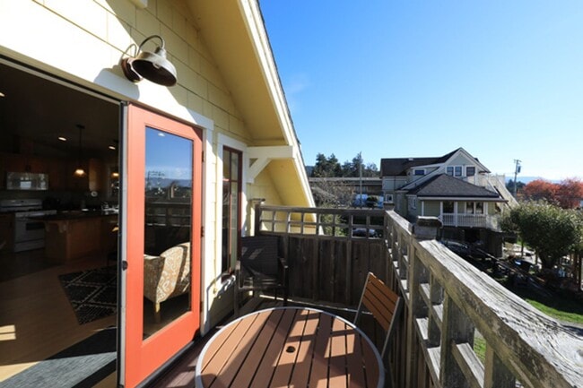 Building Photo - Furnished Studio overlooking Arcata, all utilities inluded