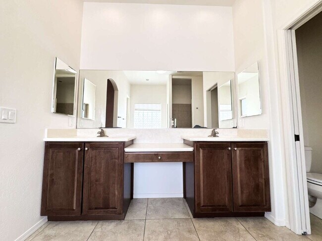 Building Photo - Stunning 4-Bed, 3-Bath Home in Sierra Montana